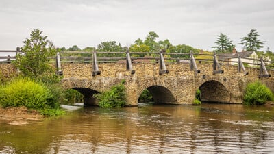 Tilford bridge over River Wey pollution